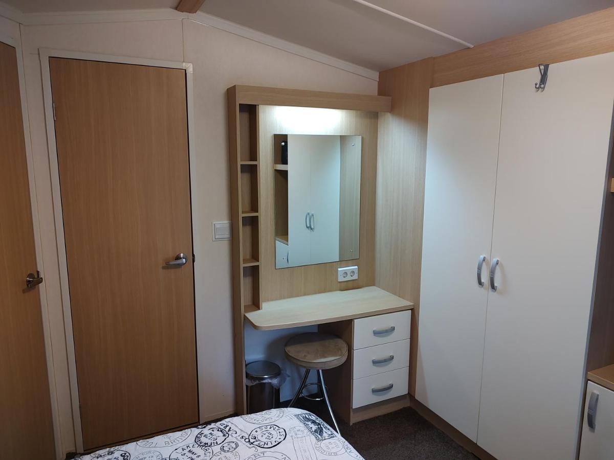 Chalet Met Veranda Aan Bosrand Vledder Екстер'єр фото