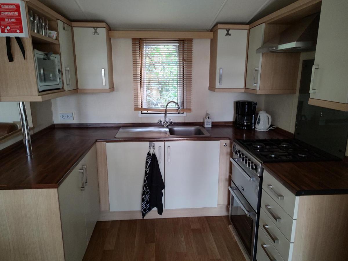 Chalet Met Veranda Aan Bosrand Vledder Екстер'єр фото