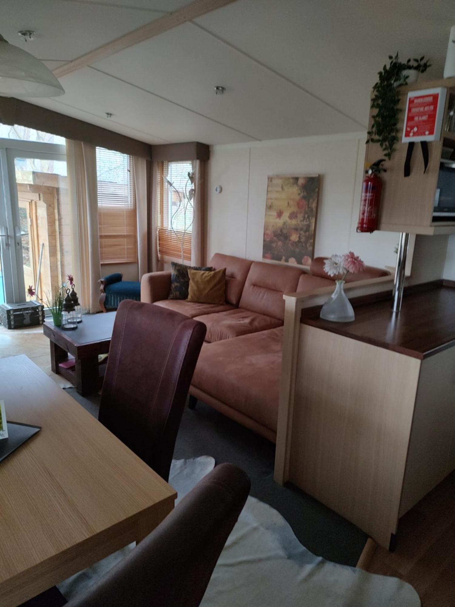 Chalet Met Veranda Aan Bosrand Vledder Екстер'єр фото